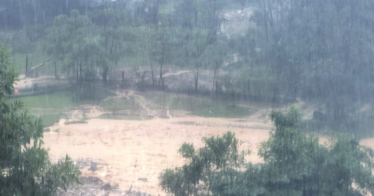 Lũ cuốn tr&ocirc;i cả ng&ocirc;i l&agrave;ng v&ugrave;ng cao Đ&agrave; Nẵng