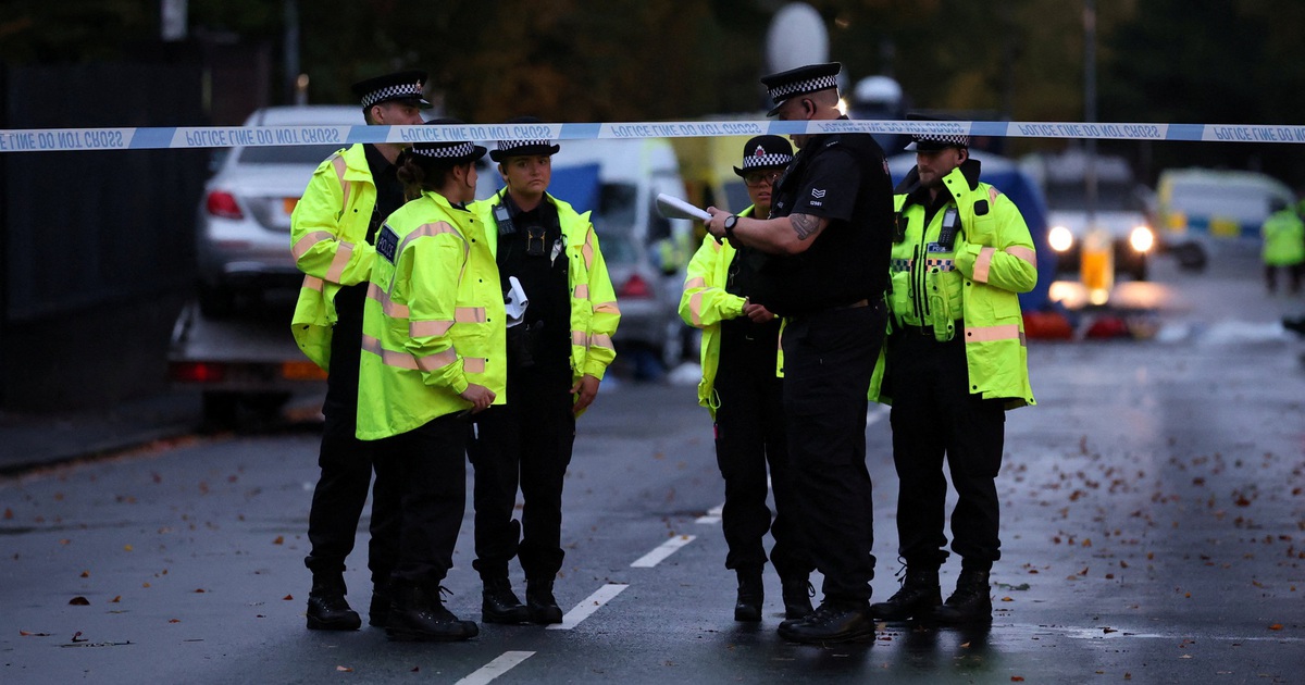 Cảnh s&aacute;t Anh bắn nhầm nạn nh&acirc;n khi ngăn vụ tấn c&ocirc;ng khủng bố