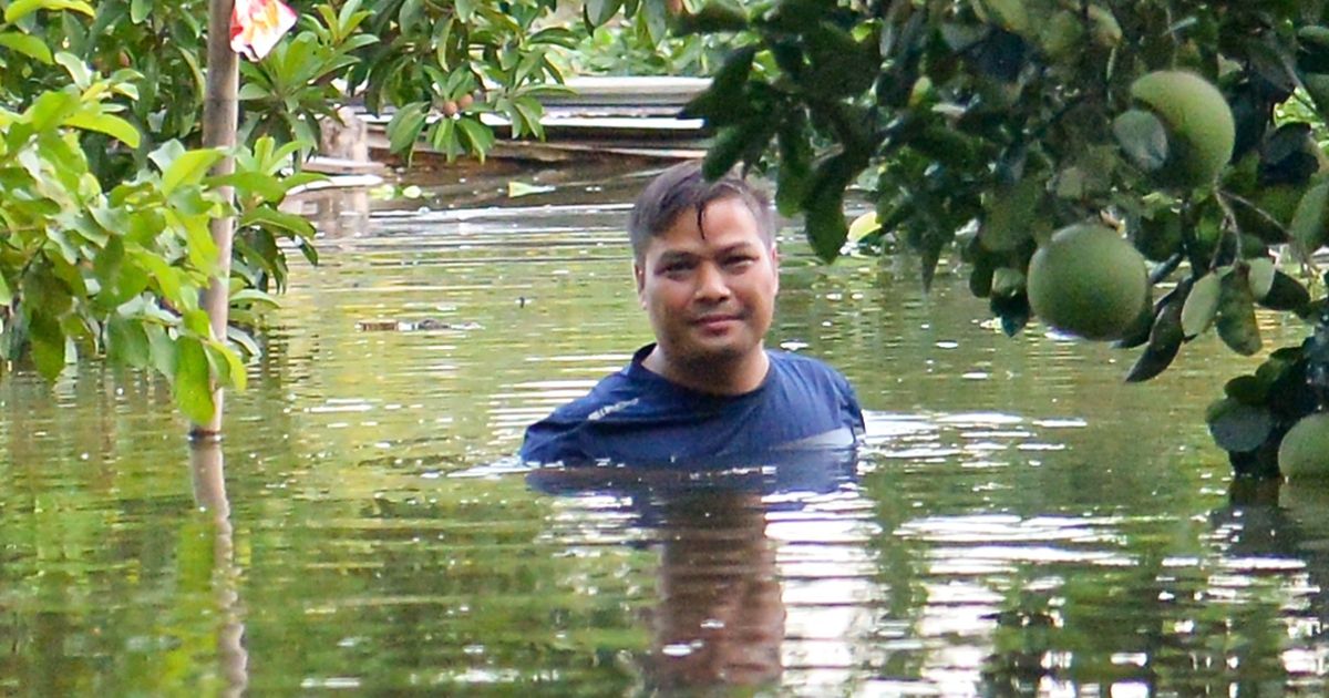 H&igrave;nh ảnh x&oacute;m nhỏ H&agrave; Nội nước vẫn ngập tới cổ sau 4 ng&agrave;y