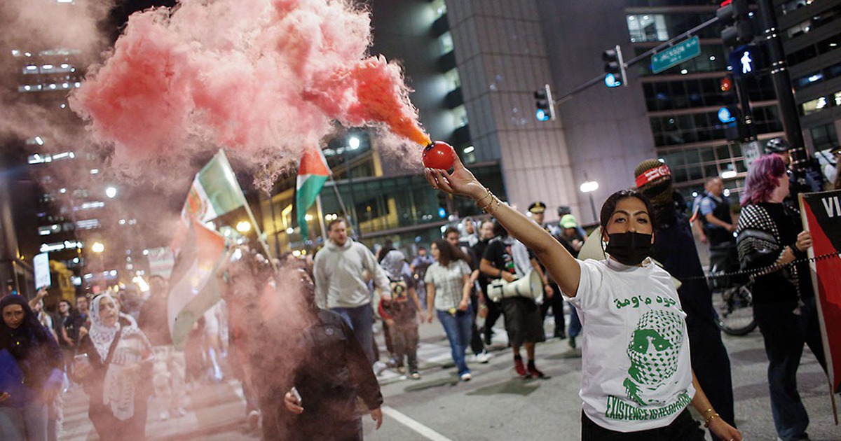 Biểu t&igrave;nh phản đối Israel chặn t&agrave;u viện trợ Gaza