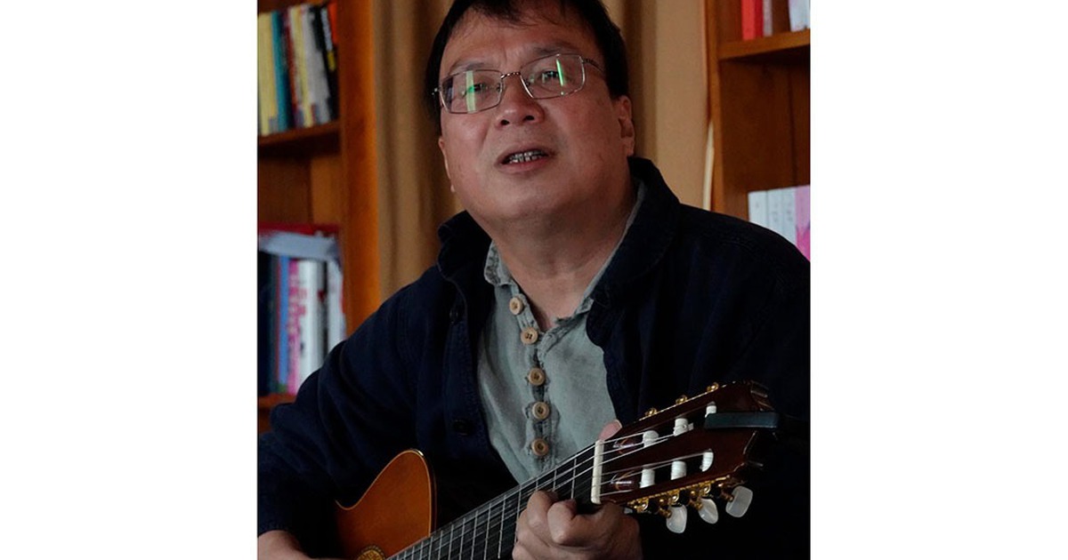 Sách hay: Thơ được nhìn nhận như một ngôn ngữ cứu rỗi