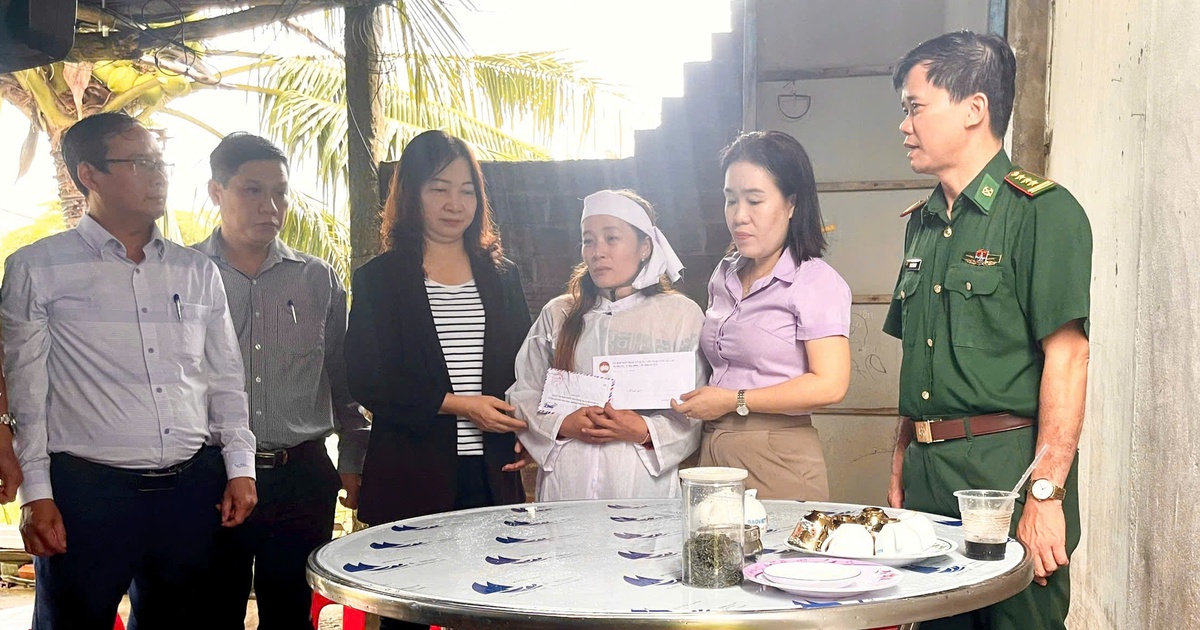 Ngư d&acirc;n mất t&iacute;ch tr&ecirc;n biển, người vợ nhặt ve chai nu&ocirc;i con thơ chờ ph&eacute;p m&agrave;u