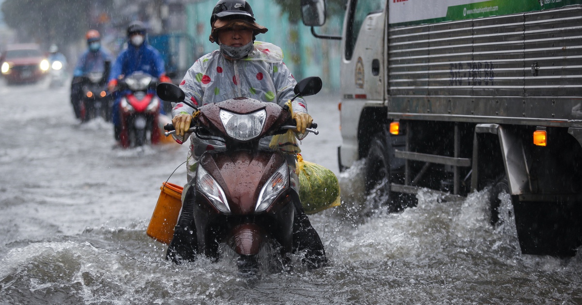 Dự b&aacute;o thời tiết TP.HCM: Mưa gi&ocirc;ng li&ecirc;n tục 10 ng&agrave;y, cần lưu &yacute; g&igrave;?