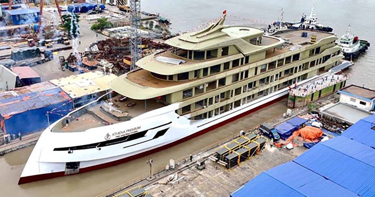 Lễ hạ thủy siêu du thuyền Athena Premium lớn bậc nhất vịnh Hạ Long
