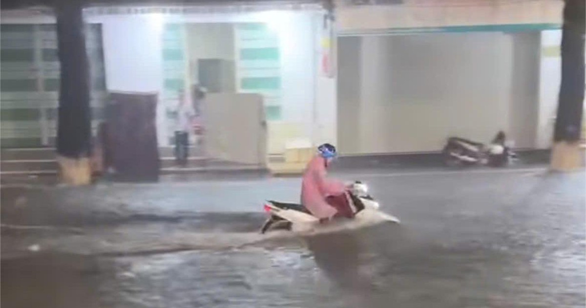 Mưa lớn kỷ lục ở Ph&uacute; Quốc, nhiều nơi ngập nặng