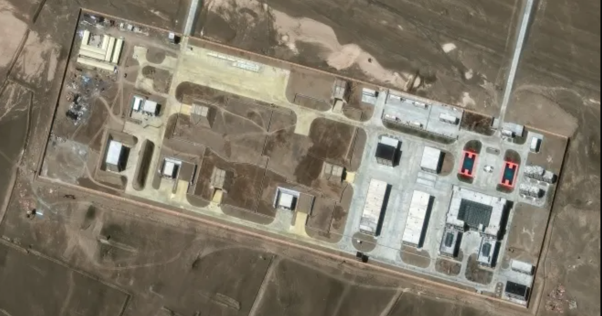 Trung Quốc x&acirc;y cơ sở ph&oacute;ng t&ecirc;n lửa ph&ograve;ng kh&ocirc;ng từ boong ke