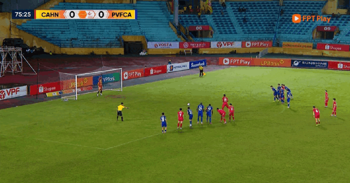 Trò cưng HLV Kim Sang-sik bất lực, PVF-CAND trắng tay trên sân CLB CAHN