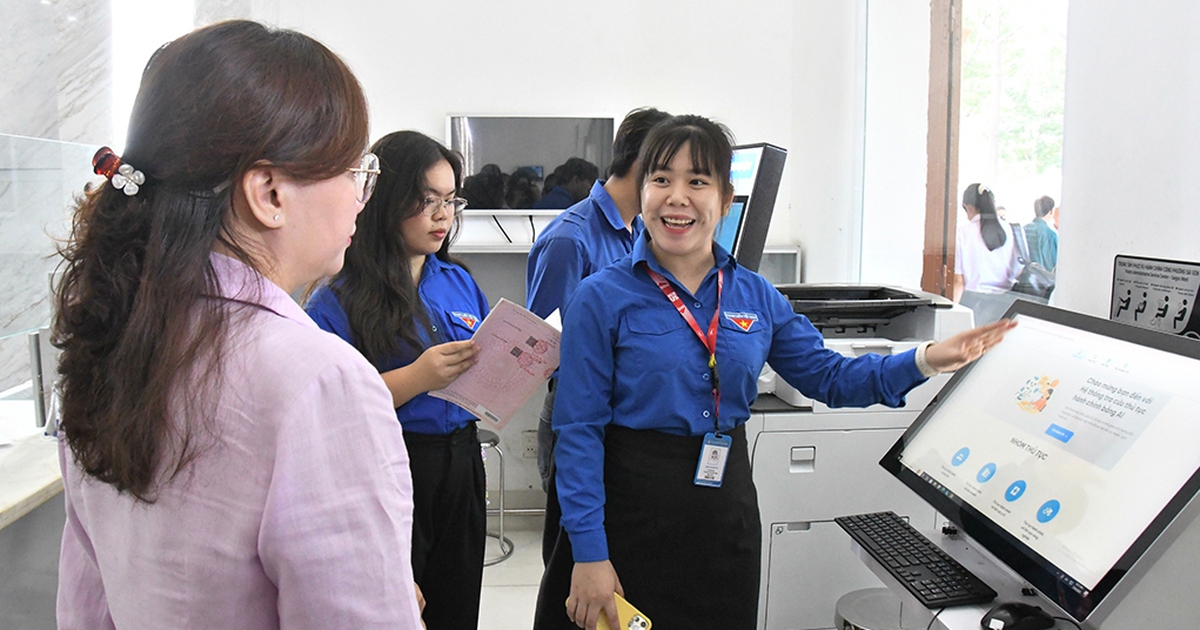 Sinh viên chuyển giao phần mềm hỗ trợ chính quyền địa phương 2 cấp