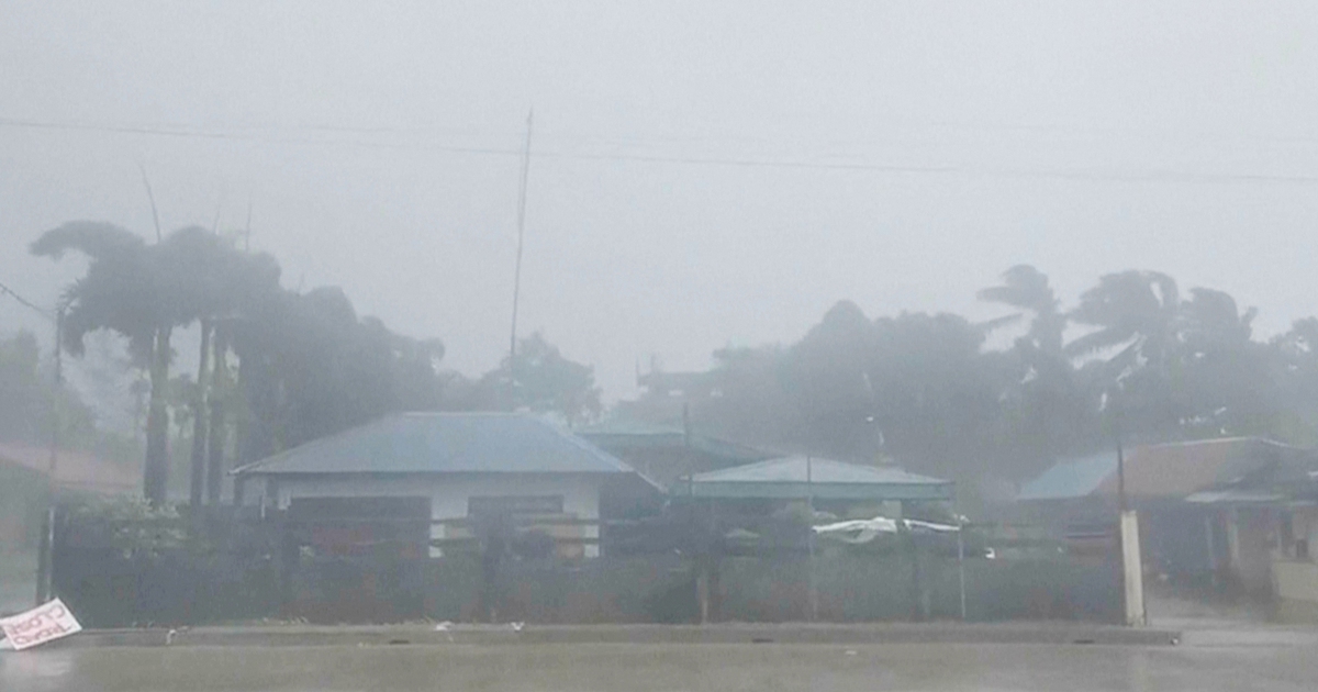 B&atilde;o Matmo mạnh l&ecirc;n, cả th&agrave;nh phố Trung Quốc ngừng hầu hết hoạt động