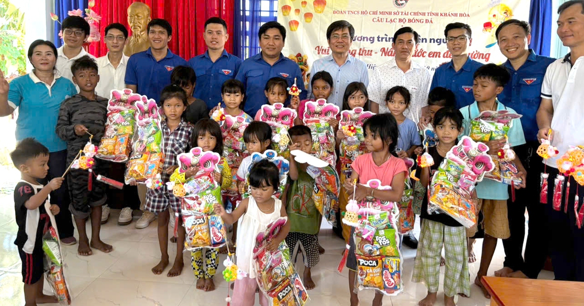 Kh&aacute;nh H&ograve;a: Trao qu&agrave; trung thu cho con em đồng b&agrave;o kh&oacute; khăn x&atilde; Suối Hiệp