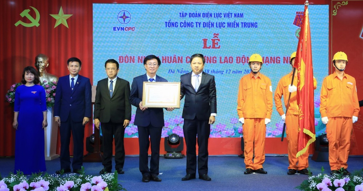 EVNCPC 50 năm thắp s&aacute;ng h&agrave;nh tr&igrave;nh ph&aacute;t triển