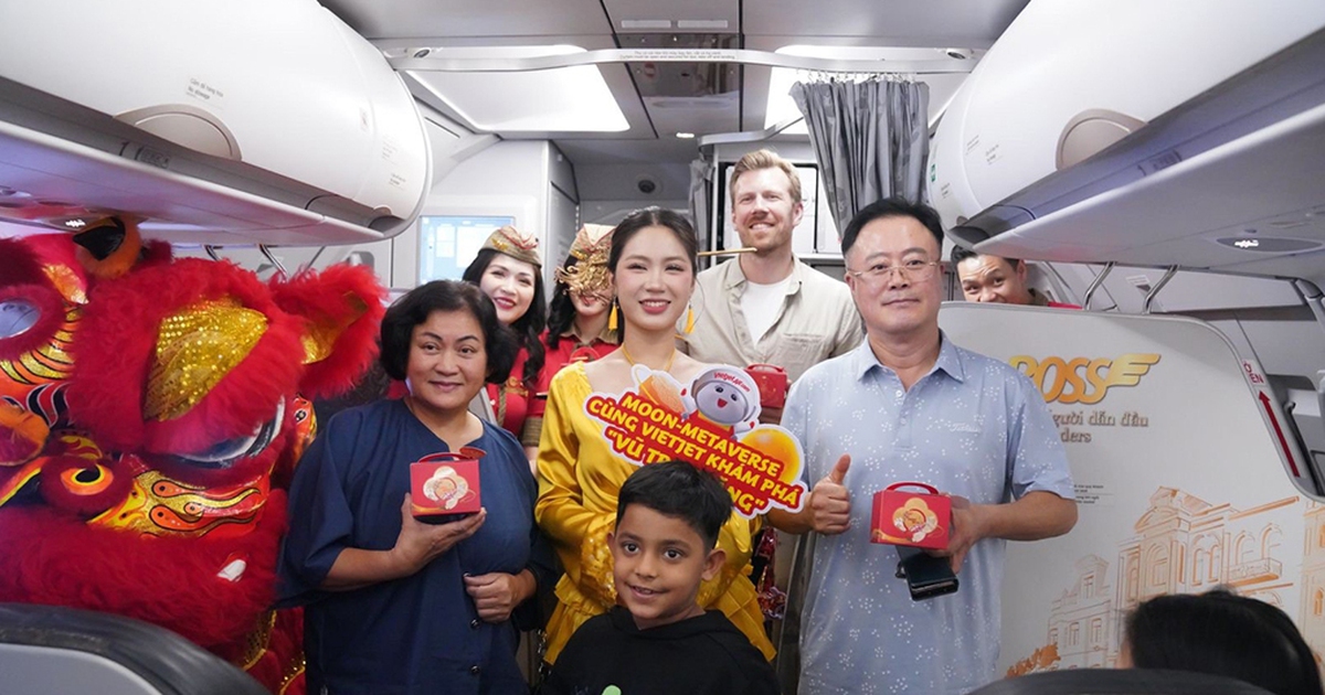 Đ&oacute;n Trung thu ấm &aacute;p, đo&agrave;n vi&ecirc;n c&ugrave;ng những h&agrave;nh tr&igrave;nh bay Vietjet