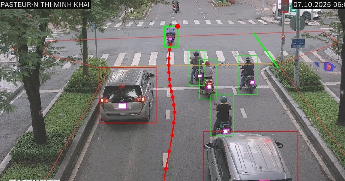 Camera AI của CSGT TP.HCM bắt lỗi h&agrave;ng loạt xe m&aacute;y vượt đ&egrave;n đỏ ở trung t&acirc;m