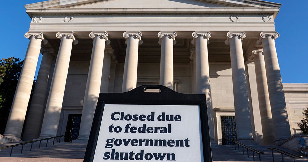 Ch&iacute;nh phủ vẫn đ&oacute;ng cửa, Nh&agrave; Trắng căng thẳng với nhiều bang