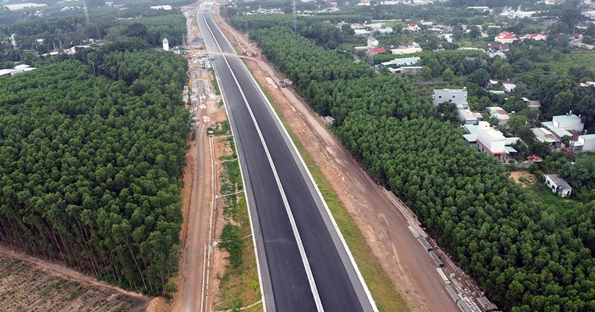 Tin tức đặc biệt tr&ecirc;n b&aacute;o in Thanh Ni&ecirc;n 8.10.2025