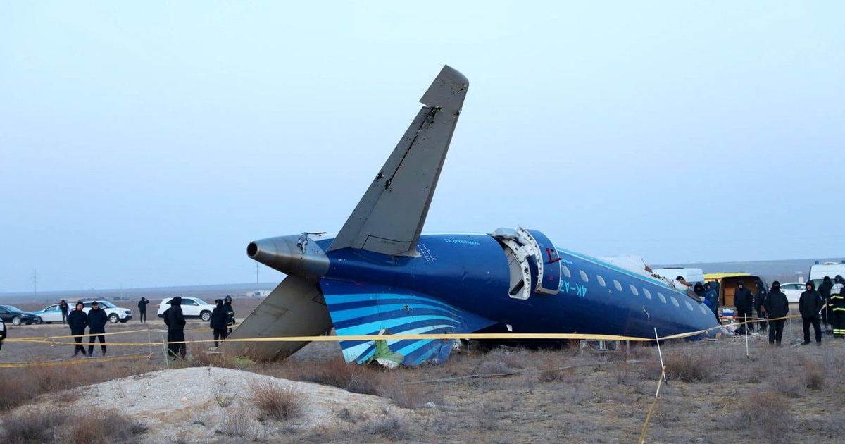 &Ocirc;ng Putin lần đầu l&agrave;m r&otilde; vụ rơi m&aacute;y bay chở kh&aacute;ch Azerbaijan Airlines