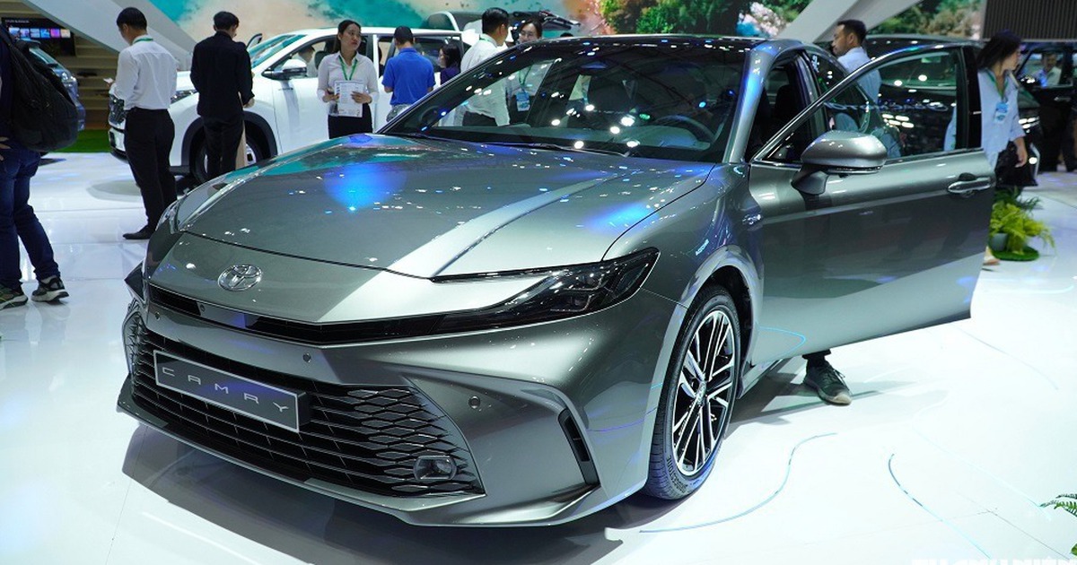 Toyota Camry giảm giá gần 80 triệu đồng tại Việt Nam