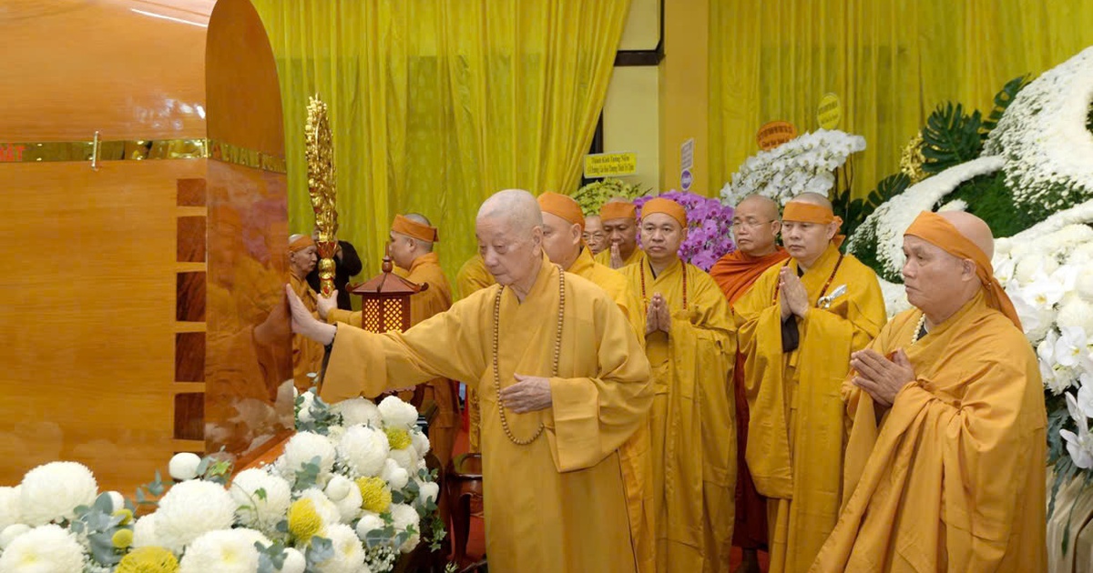 Đức Ph&aacute;p chủ Gi&aacute;o hội Phật gi&aacute;o Việt Nam tưởng niệm trưởng l&atilde;o h&ograve;a thượng Th&iacute;ch Tr&iacute; Tịnh