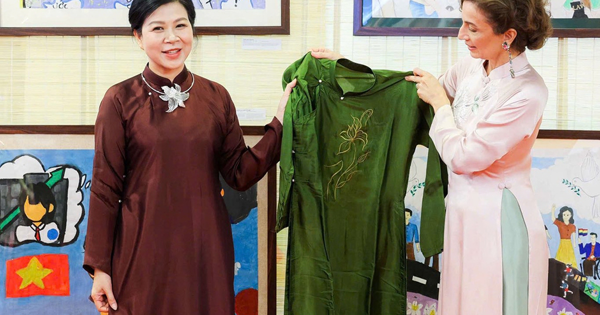 Thời trang ngoại giao