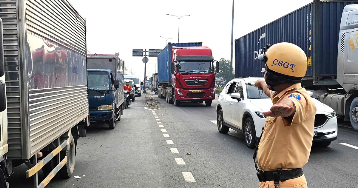Khởi c&ocirc;ng n&uacute;t giao ng&atilde; tư Đ&igrave;nh: CSGT TP.HCM hướng dẫn lộ tr&igrave;nh đi lại tr&aacute;nh &ugrave;n tắc