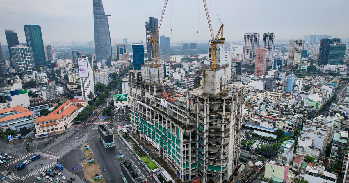 TP.HCM: Cần cẩu 'đứng gác' 3 năm dự án tứ giác Bến Thành, vì sao chưa tháo?