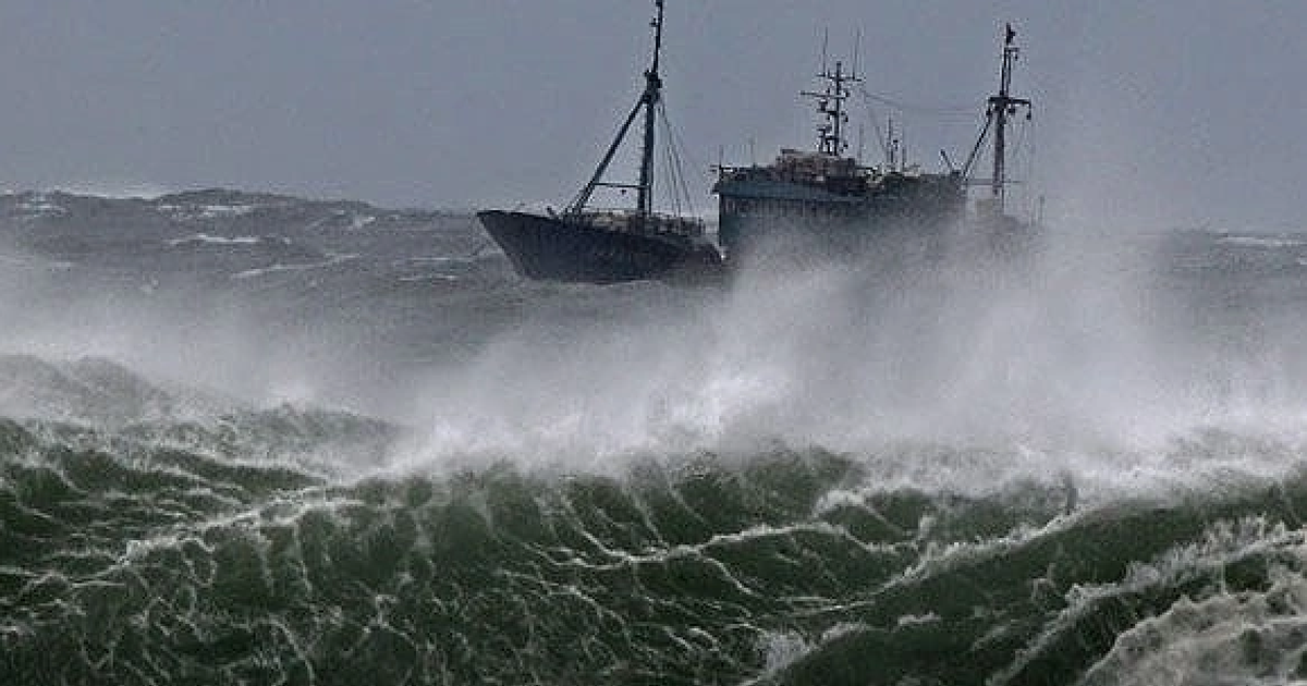 Bão số 13 trên Biển Đông có khả năng xuất hiện sớm hơn dự báo. Ảnh: Chí Nhân