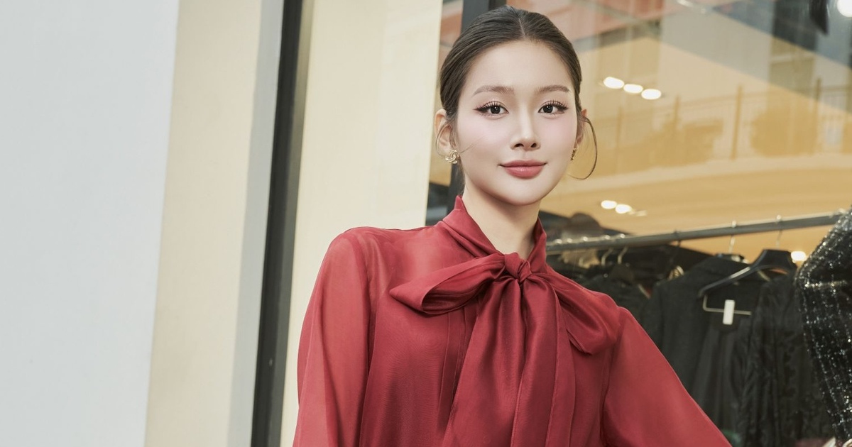 Áo blouse tay bồng, 'làn gió' lãng mạn cho chị em công sở