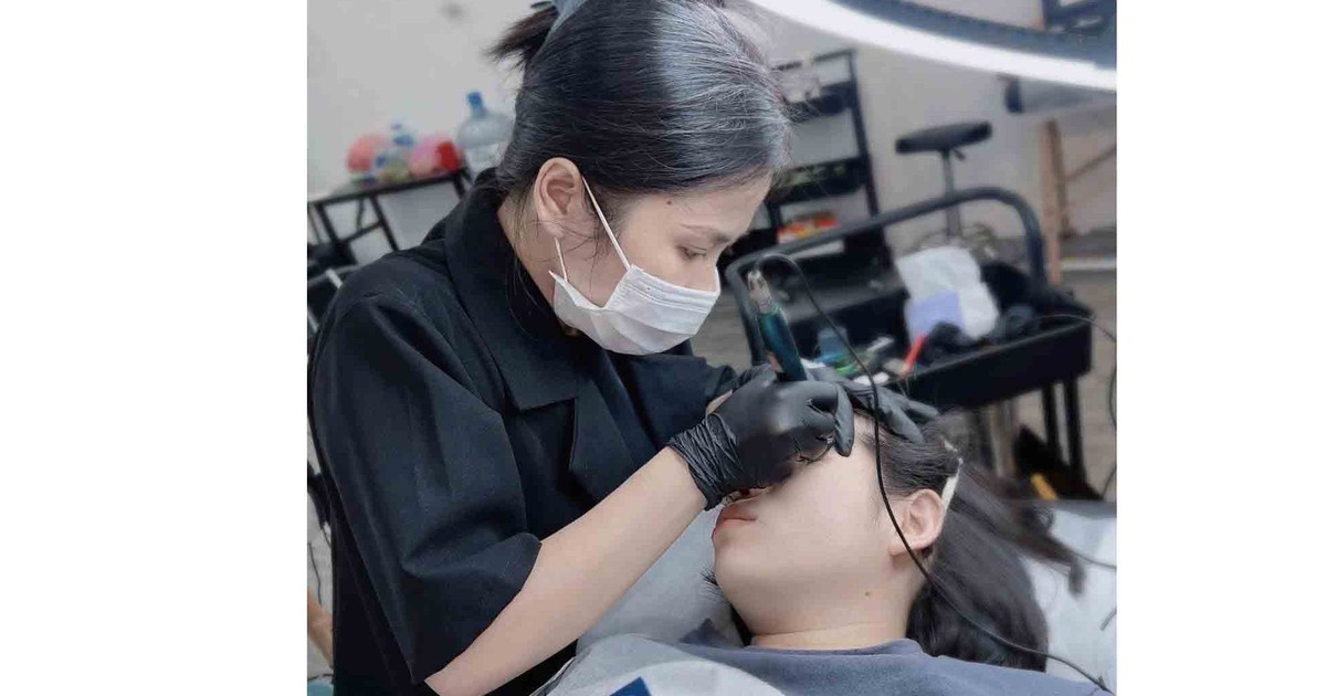 Cầm máy phun xăm thu nhập cao gấp 6 - 7 lần công việc trước đó