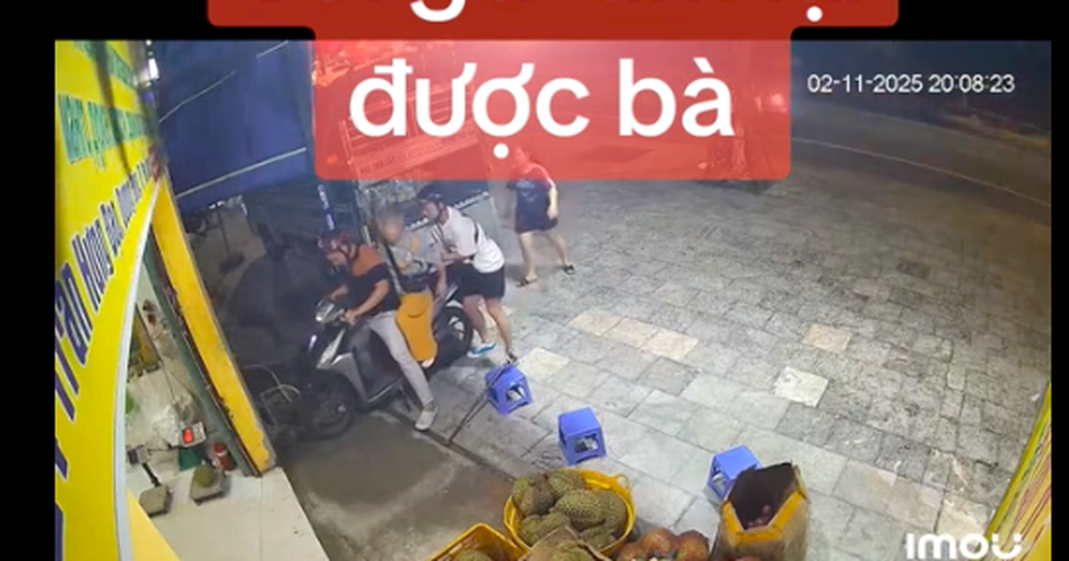 Người b&aacute;n tr&aacute;i c&acirc;y ở Ph&uacute; Quốc gi&uacute;p du kh&aacute;ch H&agrave;n t&igrave;m mẹ, ki&ecirc;n quyết từ chối 500 USD