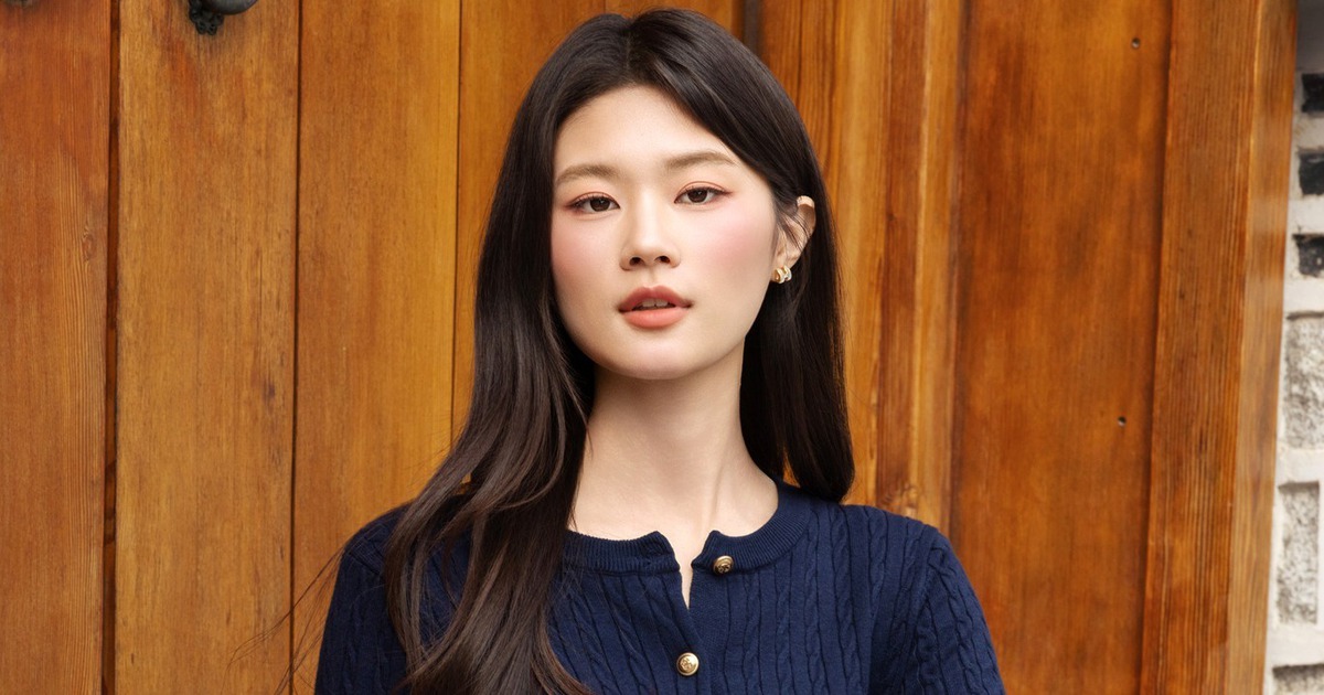 Tôn vẻ nữ tính mềm mại với cặp đôi áo dệt kim, quần ống rộng, quần jeans