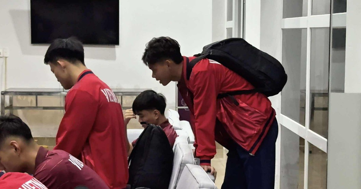 HLV Kim Sang-sik không cùng U.23 Việt Nam sang Trung Quốc, 10 cầu thủ đã di chuyển sáng 10.11