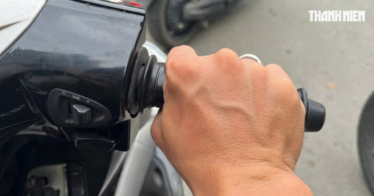 Thói quen của người lái khi dừng đèn đỏ khiến xe máy nhanh hỏng