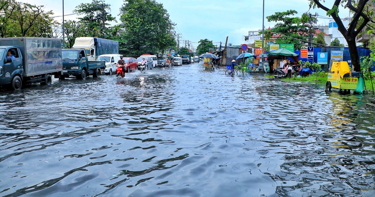 Phường l&uacute;n nhanh nhất TP.HCM: Nước ngập l&ecirc;nh l&aacute;ng nhiều đường sau cơn mưa s&aacute;ng nay
