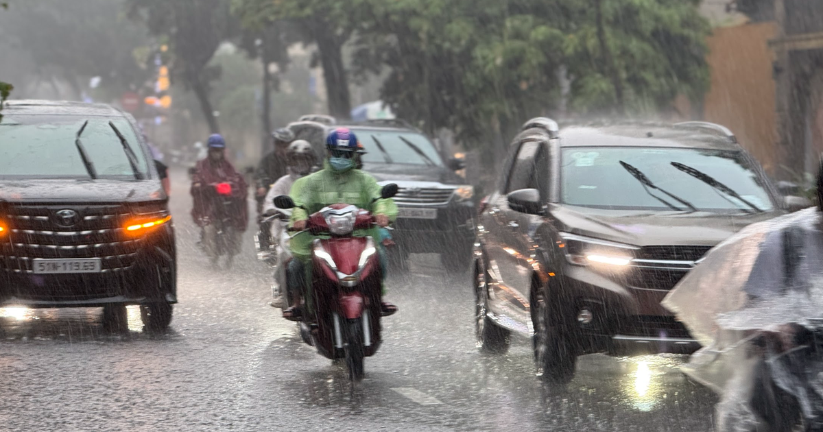 Thời tiết TP.HCM mưa lớn s&aacute;ng nay c&oacute; g&igrave; bất thường?