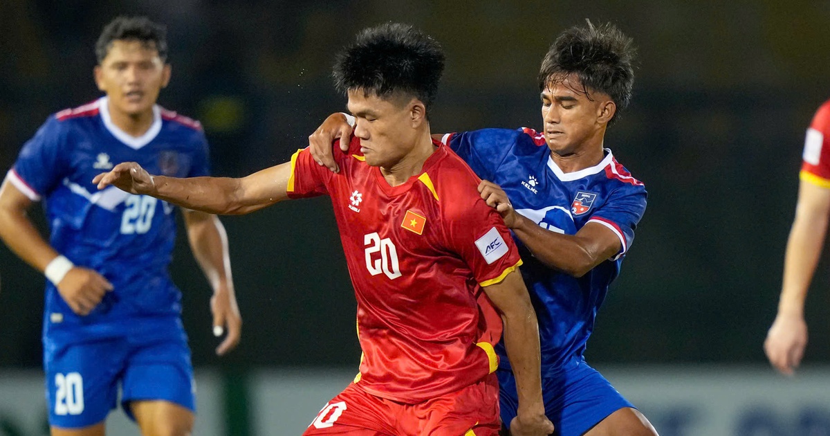 Tân binh đội tuyển Việt Nam tiết lộ lời dặn của thầy Kim, ca ngợi Xuân Son ở đẳng cấp khác