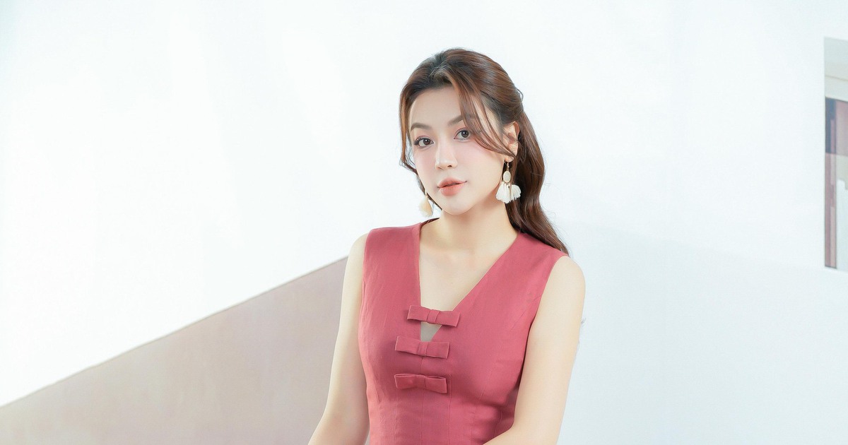 Nhẹ như mây trong từng bước đi với đầm linen