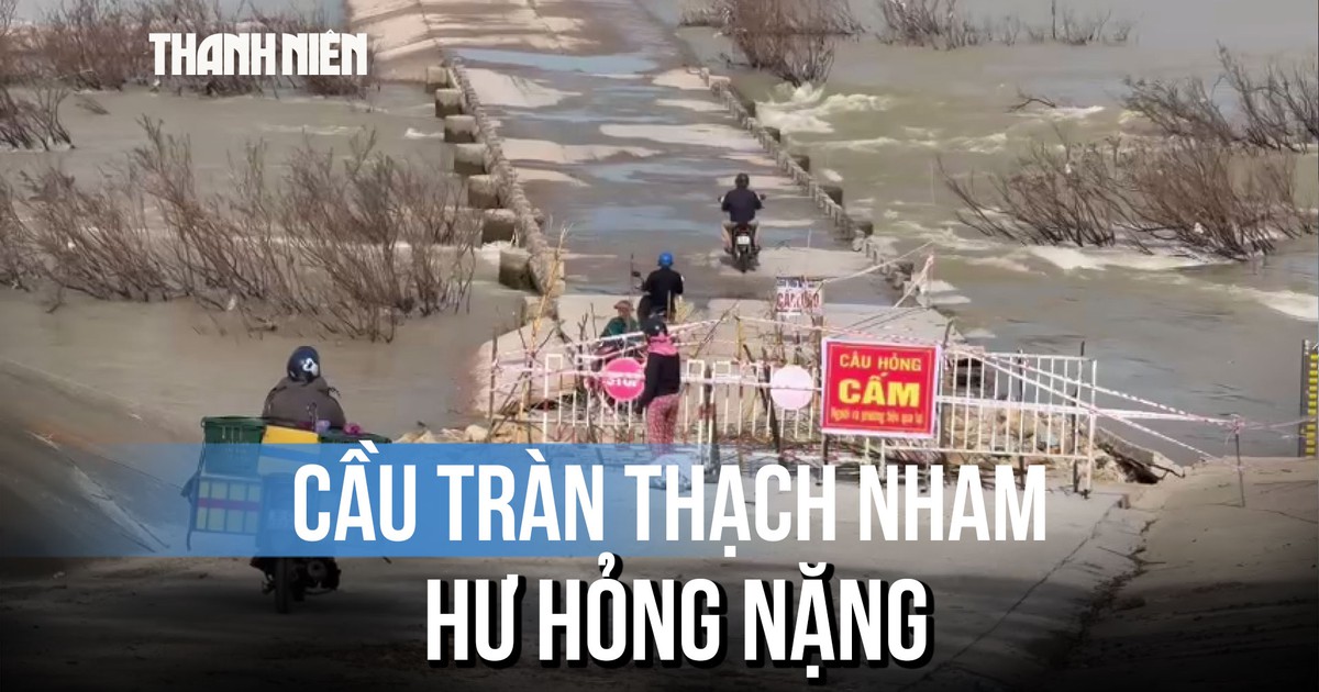 Bất chấp giăng dây cấm, người dân liều mình băng qua cầu tràn Thạch Nham hư hỏng nặng