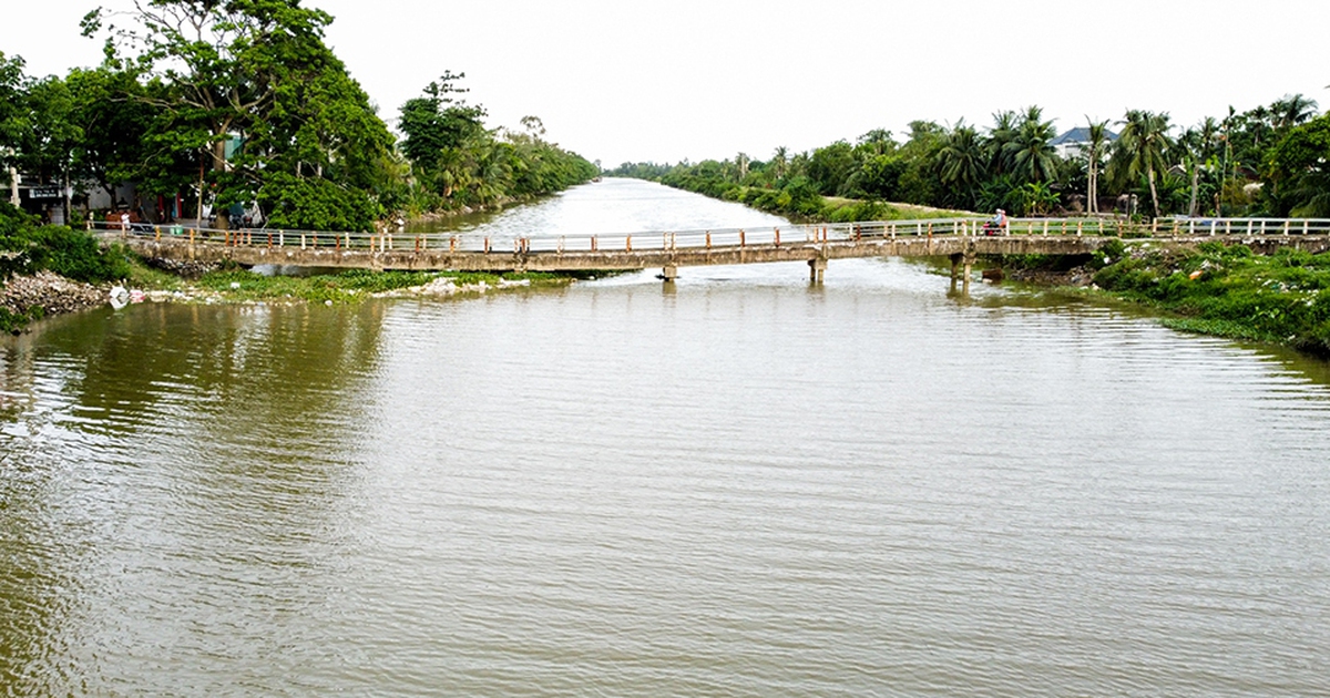 Thấp thỏm qua cầu dân sinh xuống cấp