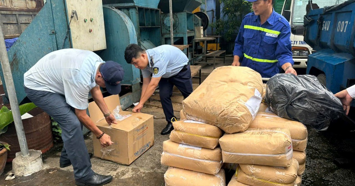 Tạm giữ hơn 1 tấn bánh kẹo không rõ nguồn gốc, xuất xứ tại TP.HCM