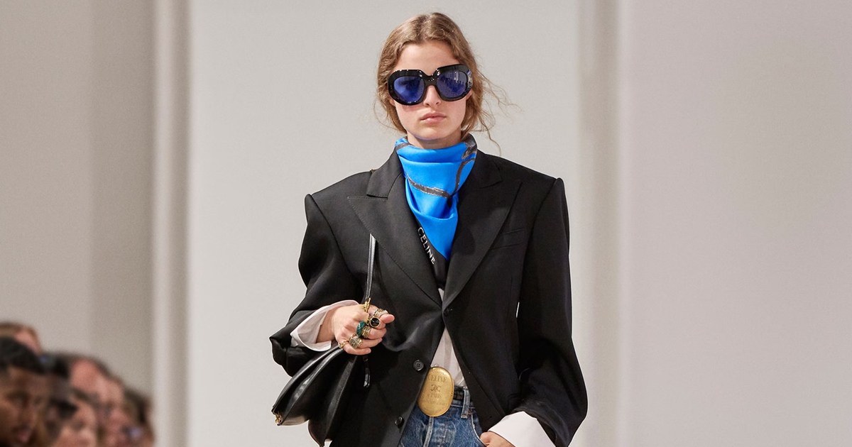 Làm chủ phong cách cổ điển với phụ kiện và khăn