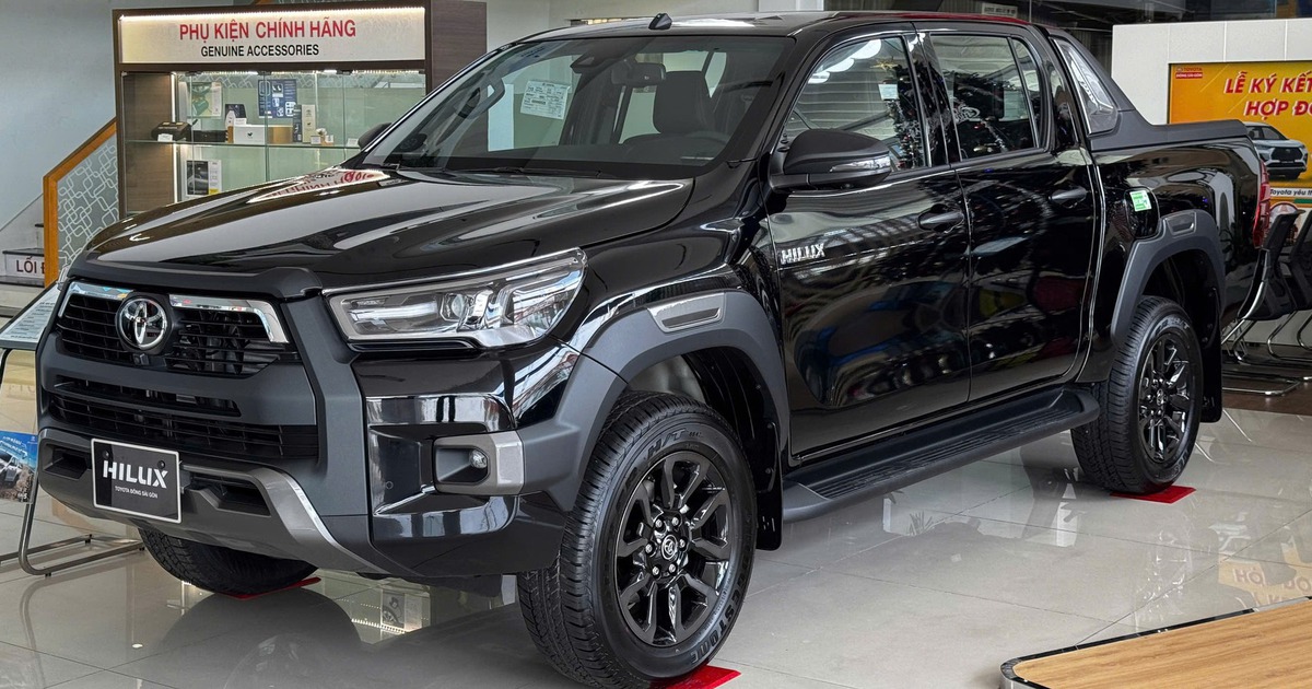 Xe bán tải: Toyota Hilux giảm giá lập tức hút khách, Ford Ranger bán chạy nhất