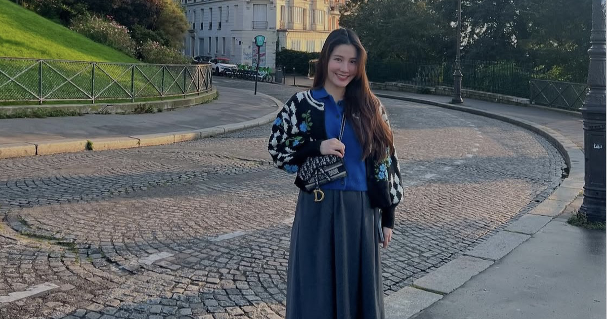 Tạo phong cách không đụng hàng với giày sneaker trắng