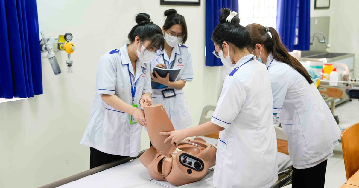 Sinh viên khối ngành y - sinh học đang có cơ hội rộng mở