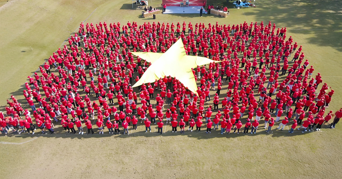 Xác lập kỷ lục 1.000 người Việt ở Nhật xếp hình lá cờ Tổ quốc