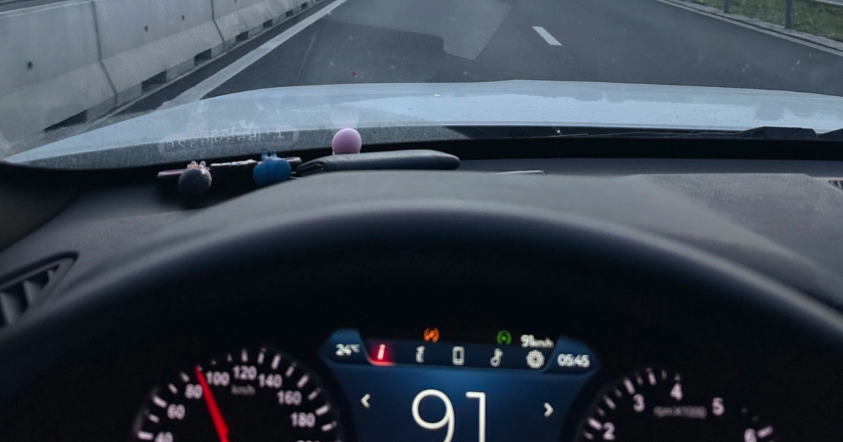 Tài xế có thể 'dính' lỗi chạy quá tốc độ vì dùng tính năng ga tự động