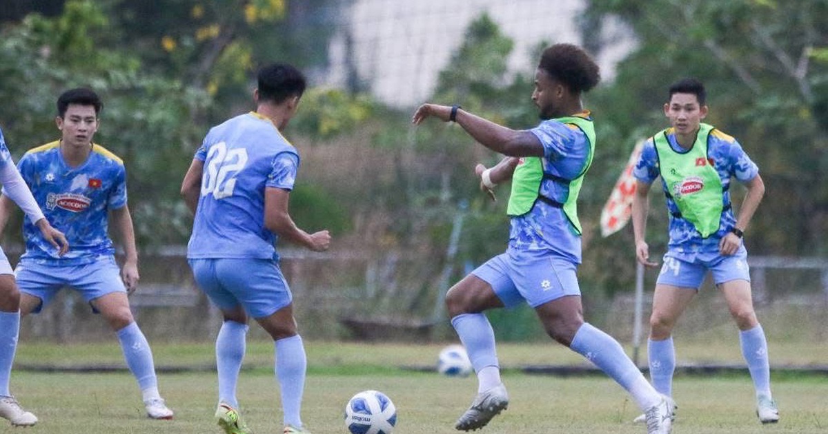 Lộ diện cặp tiền đạo đấu Lào: Xuân Son và Hai Long trong kế hoạch nóng của thầy Kim