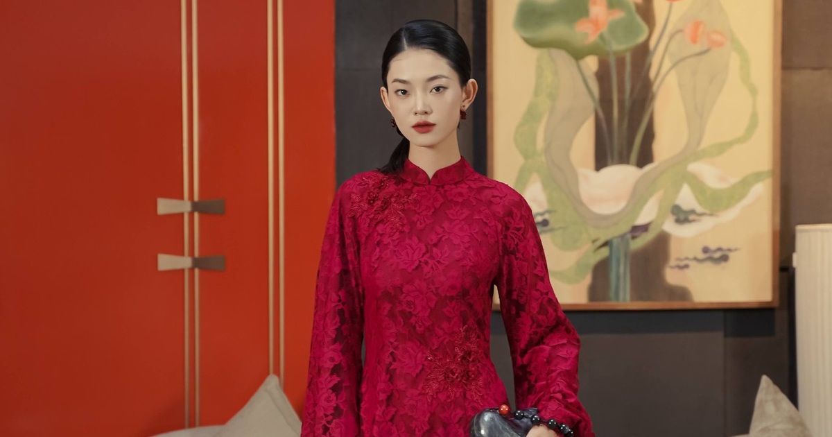 Giữa muôn phong cách, áo dài vẫn giữ riêng một vị thế kiêu sa