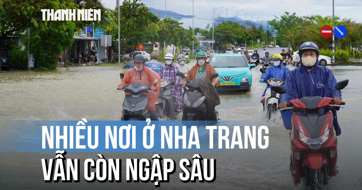 Nước lũ ở Nha Trang đã rút bớt, nhiều nơi vẫn còn ngập sâu 0,5 mét