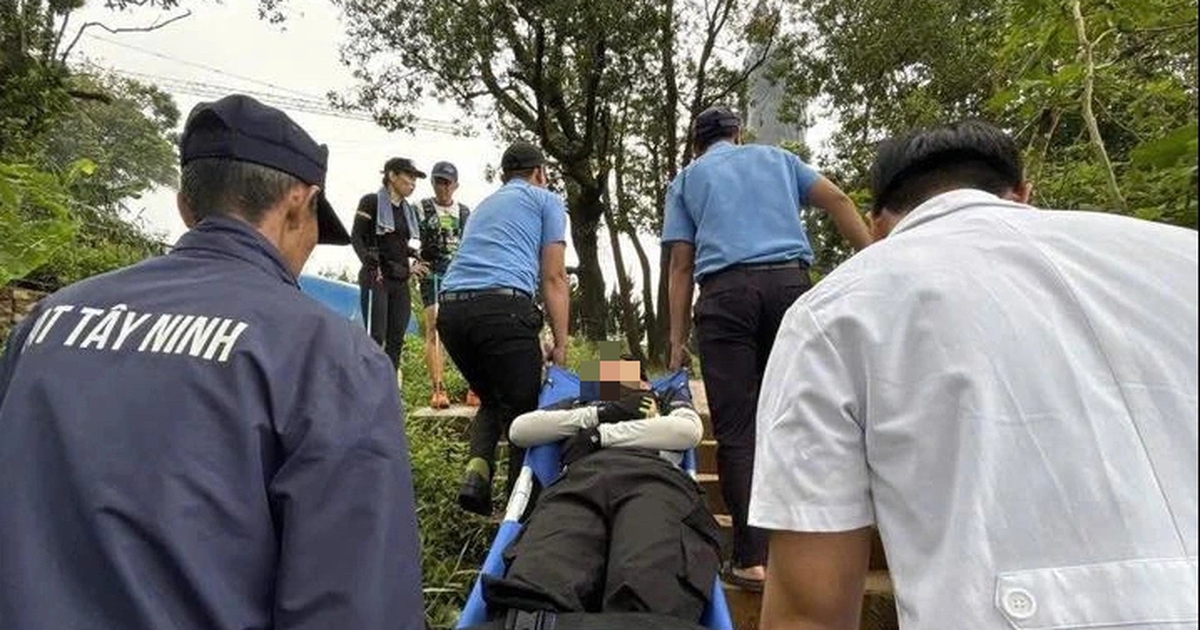 Hơn 1 th&aacute;ng tạm dừng leo n&uacute;i B&agrave; Đen: Du kh&aacute;ch n&oacute;ng l&ograve;ng v&igrave; sao chưa mở lại?