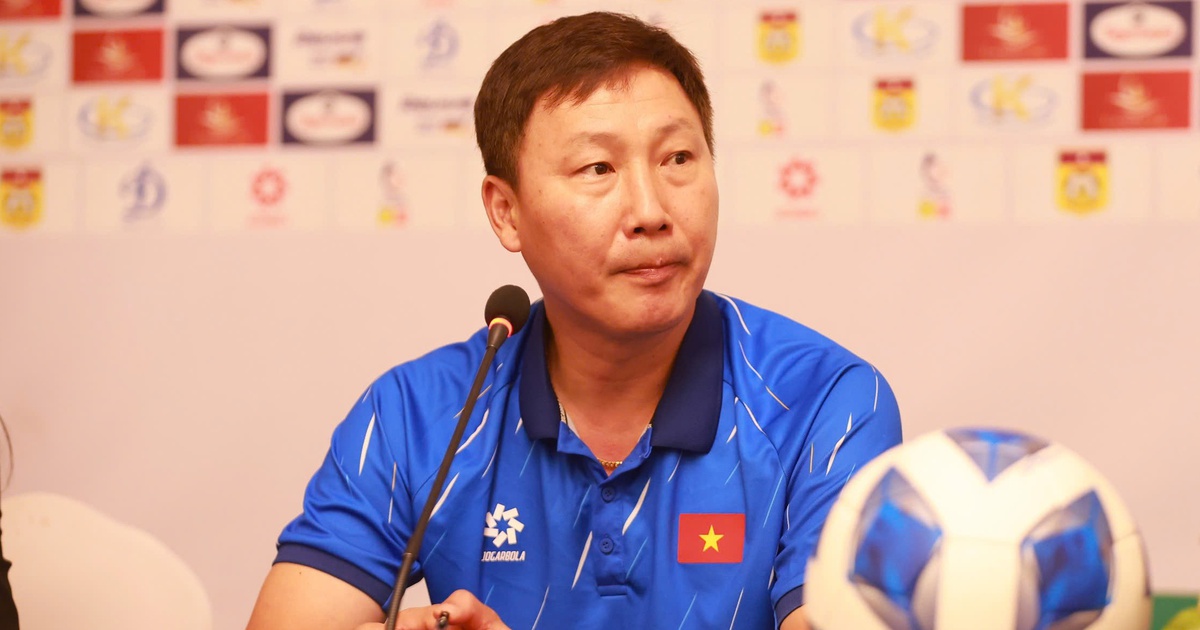 Mới: HLV Kim Sang-sik chắc chắn dùng Xuân Son đấu Lào, mong anh ghi 1 bàn giúp Việt Nam chiến thắng